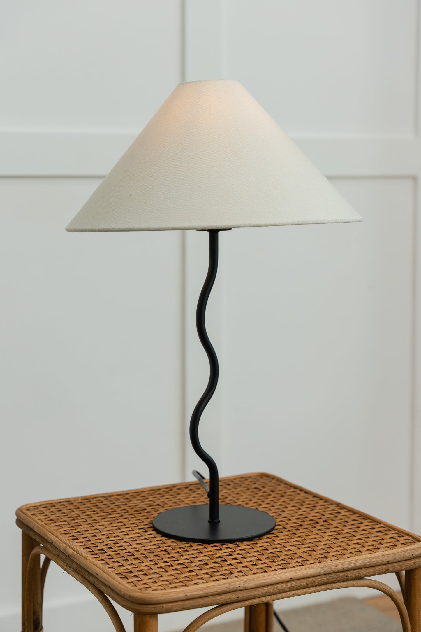 BECKER METAL TABLE LAMP - BLACK/IVORY