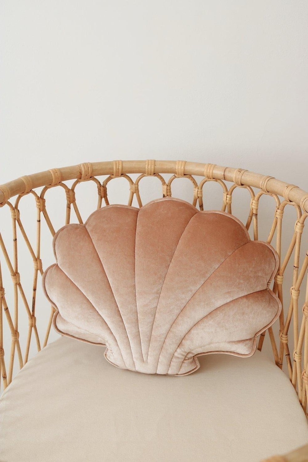 DARK BEIGE PEARL VELVET SHELL CUSHION