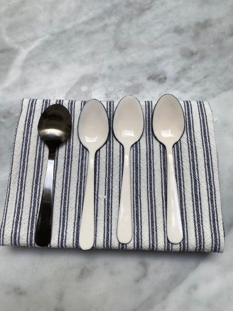 WHITE ENAMEL SPOONS SET4