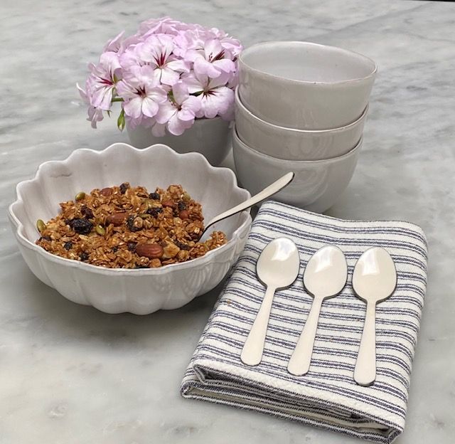 WHITE ENAMEL SPOONS SET4