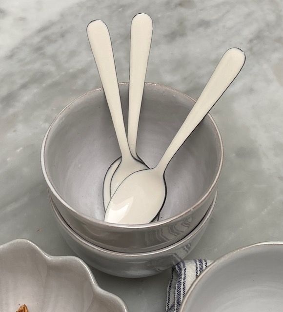 WHITE ENAMEL SPOONS SET4