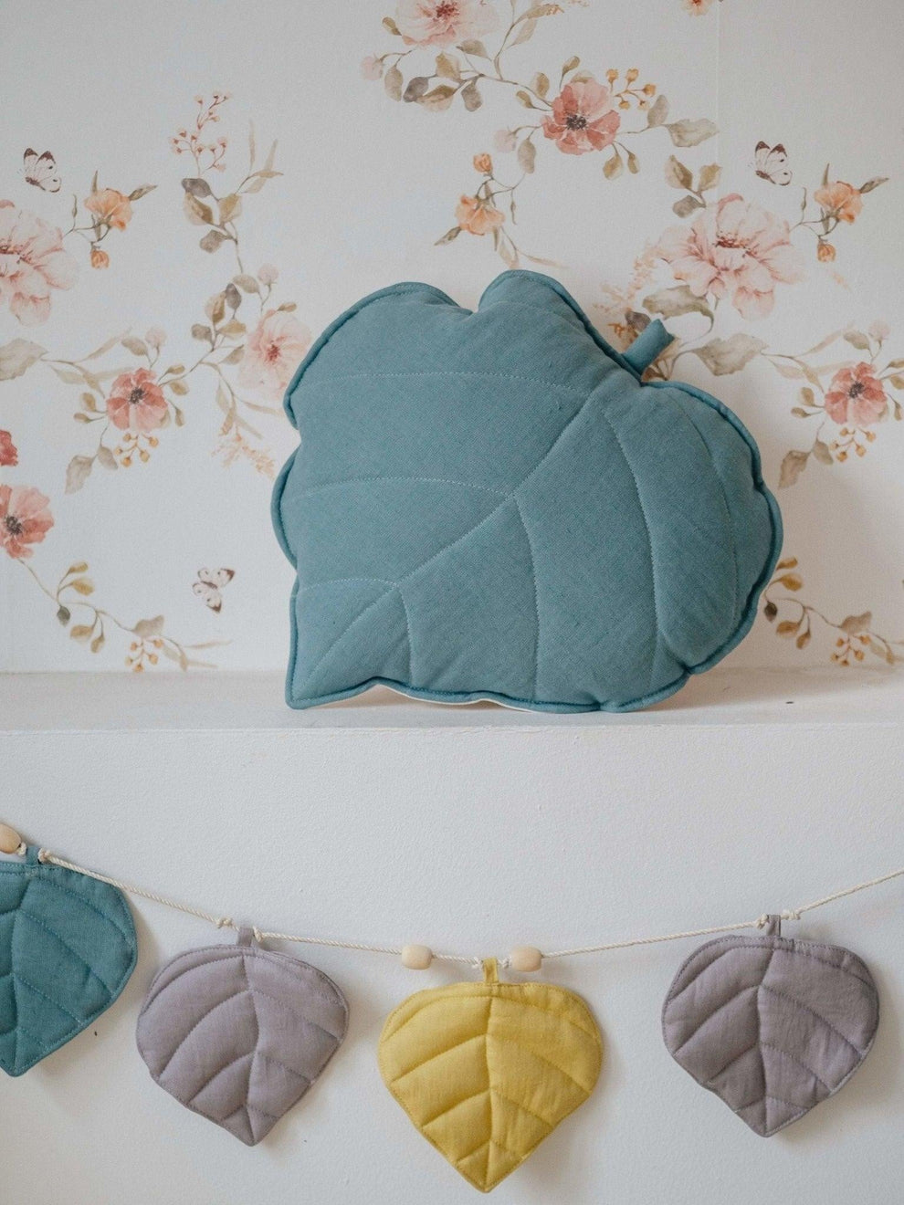 LINEN EYE OF THE SEA LEAF CUSHION