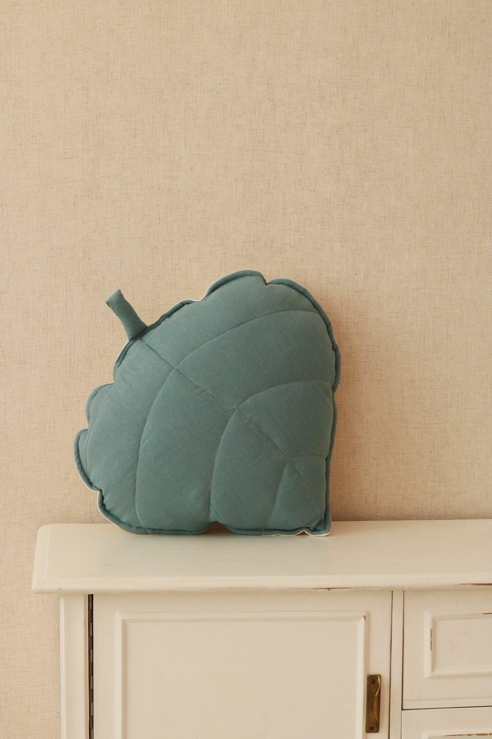 LINEN EYE OF THE SEA LEAF CUSHION