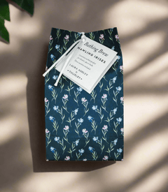 HAWLING IRISES OATMEAL & GOATS MILK BATH - GEORGES of Dubai