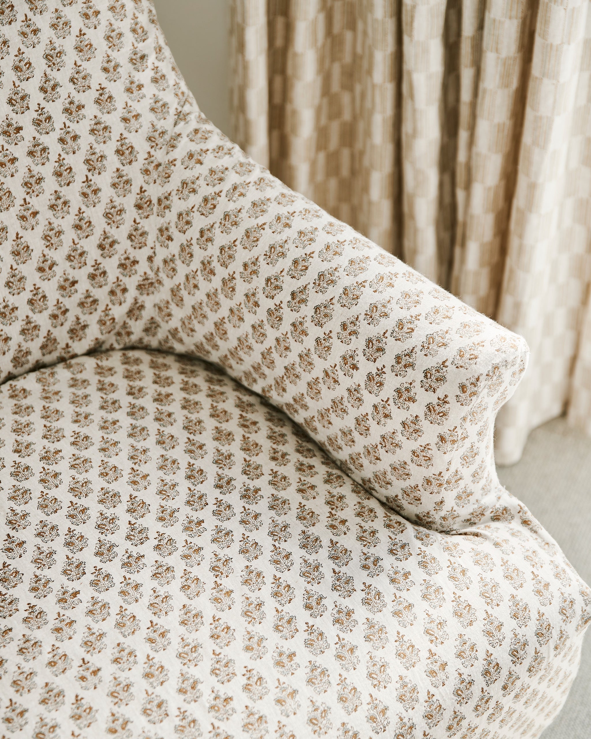 Sanganer Sahara fabric by Walter G shown in a styled interior, reference LINN24.005