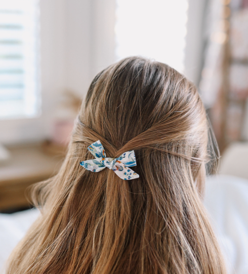 MAE PETITE BOW CLIP